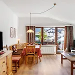 Haus Excelsior 40 アパート